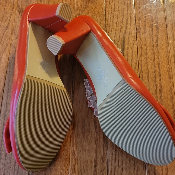 Red Low Heeled Pumps with Ruffled Ankle Strap Size 10 - Picture 3 of 5